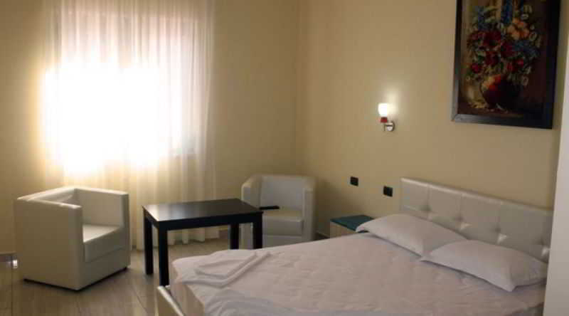 Aurelis Hotel Bërxull Exterior foto